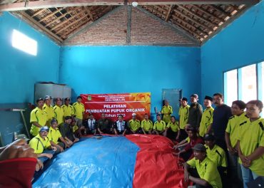 Gerakan Pembaru berkolaborasi bersama Lembaga Kebudayaan Katobilan memberikan edukasi melalui Program Pelatihan Pembuatan Pupuk Organik kepada Kelompok Tani Desa Kamulan, Kab. Trenggalek